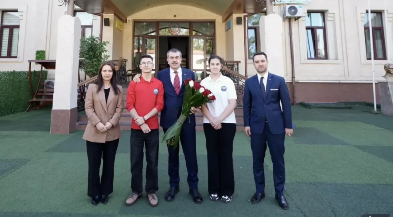Bakan Yusuf Tekin'den Taşkent Türk Okulu’nu ziyaret etti
