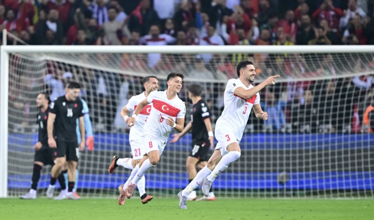 Türkiye-Bulgaristan maçının kadroları ve ilk 11'ler netleşiyor! Montella'nın aklındaki sürpriz plan