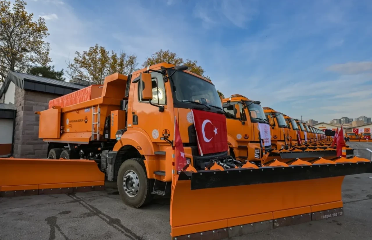 Karayollarına 663 makine ve ekipman kazandırıldı: Yüzde 75'i yerli ve milli üretim...