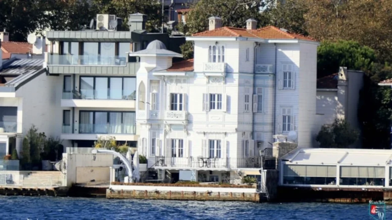 Boğaz'da satılık ilanı verilen yalının fiyatı dudak uçuklattı