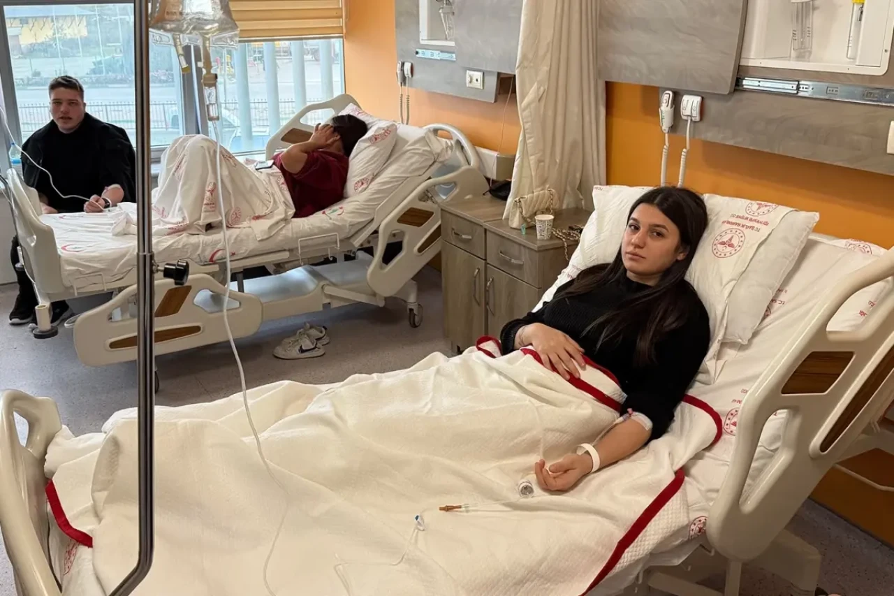 Bursa’da midye yiyen 4 genç hastanelik oldu