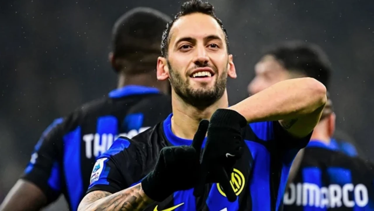 Hakan Çalhanoğlu Ekim ayının en iyi oyuncusu seçildi