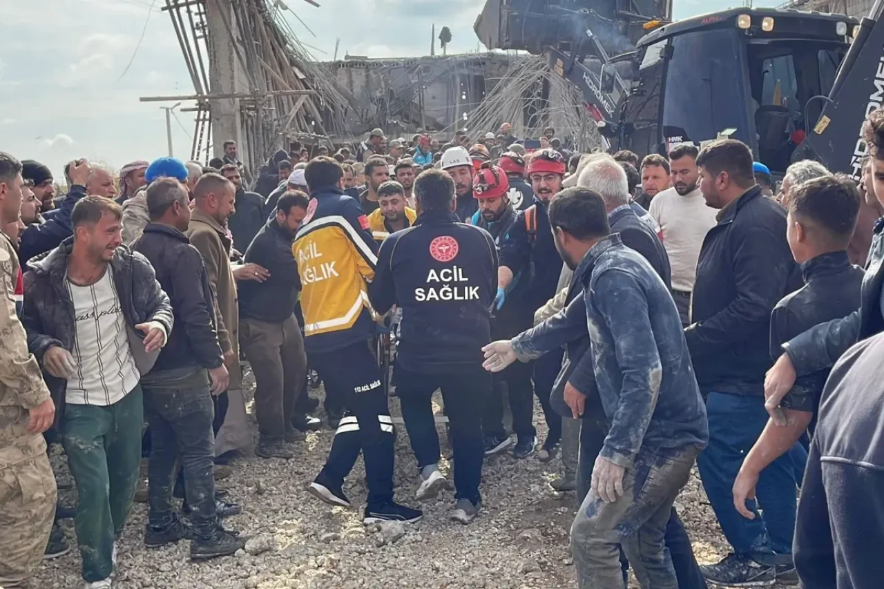 SON DAKİKA! İnşaatta göçük! 2 işçi hayatını kaybetti, 3 işçi yaralandı!