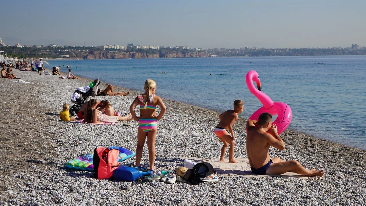 Kasım ayında Antalya'da denize girilir mi?