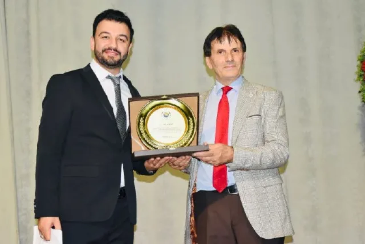 Yalçın Sevim’e Büyük Onur: Yılın En Başarılı Şairi