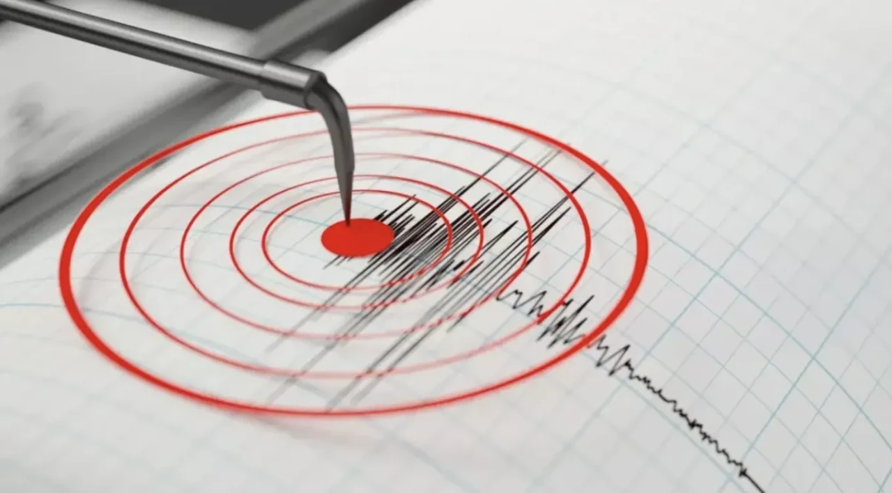 Balıkesir Sındırgı'da 4.3 Büyüklüğünde Deprem Paniği
