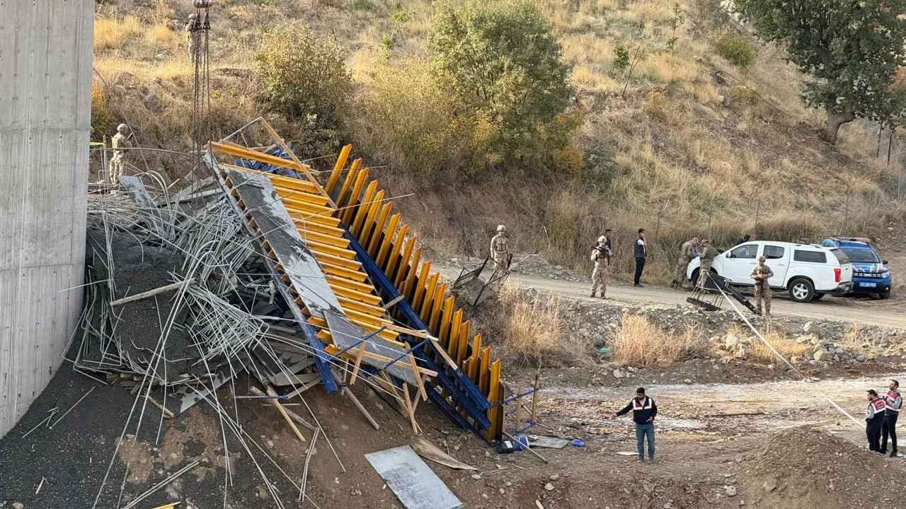 Diyarbakır'da viyadük inşaatında feci kaza: 4 işçi hayatını kaybetti, 1 yaralı