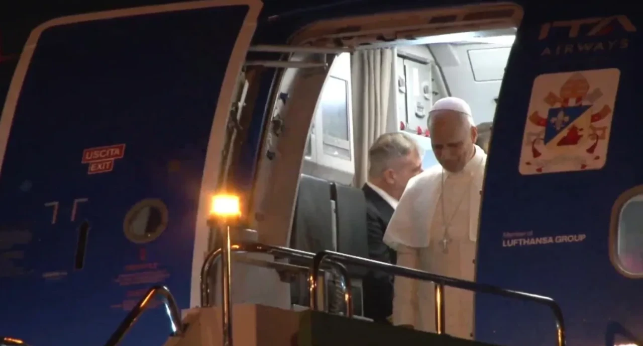 Papa'nın İstanbul'a geldiği uçak için acil teknisyen geldi: Yazılım yüklemesi yapılacak