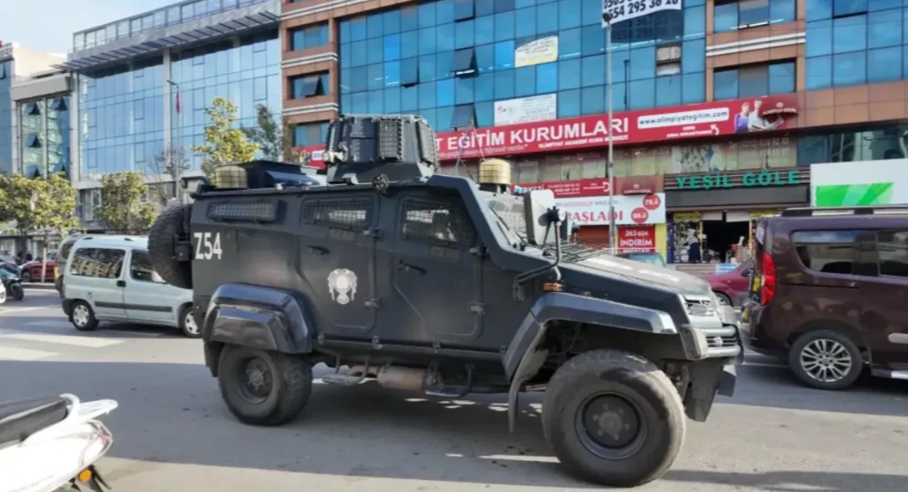 Esenyurt'ta bir otele pimi çekilmiş el bombası atıldı