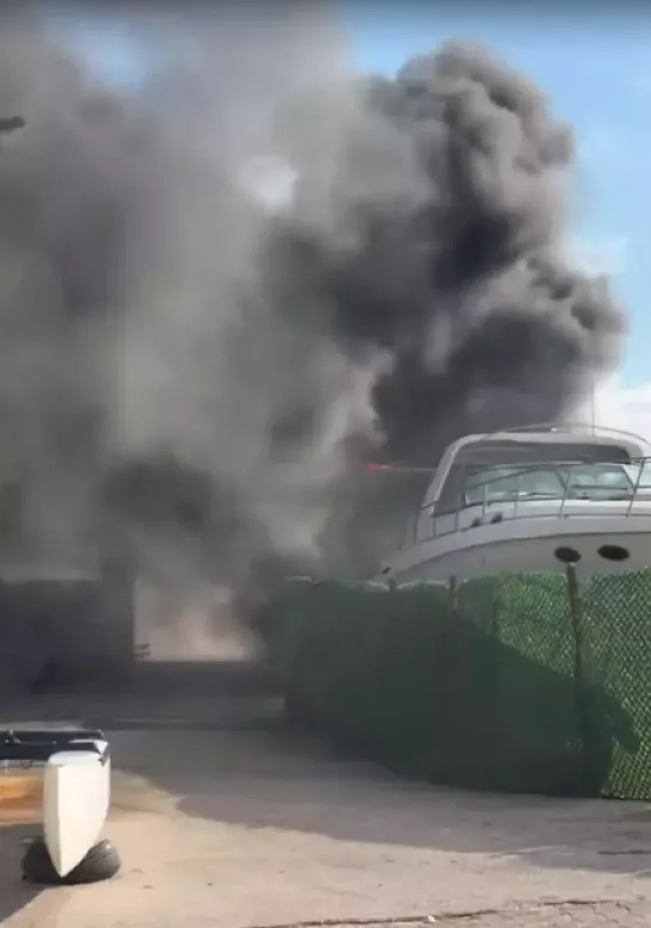 Çeşme'de 7 tekne alev alev yandı