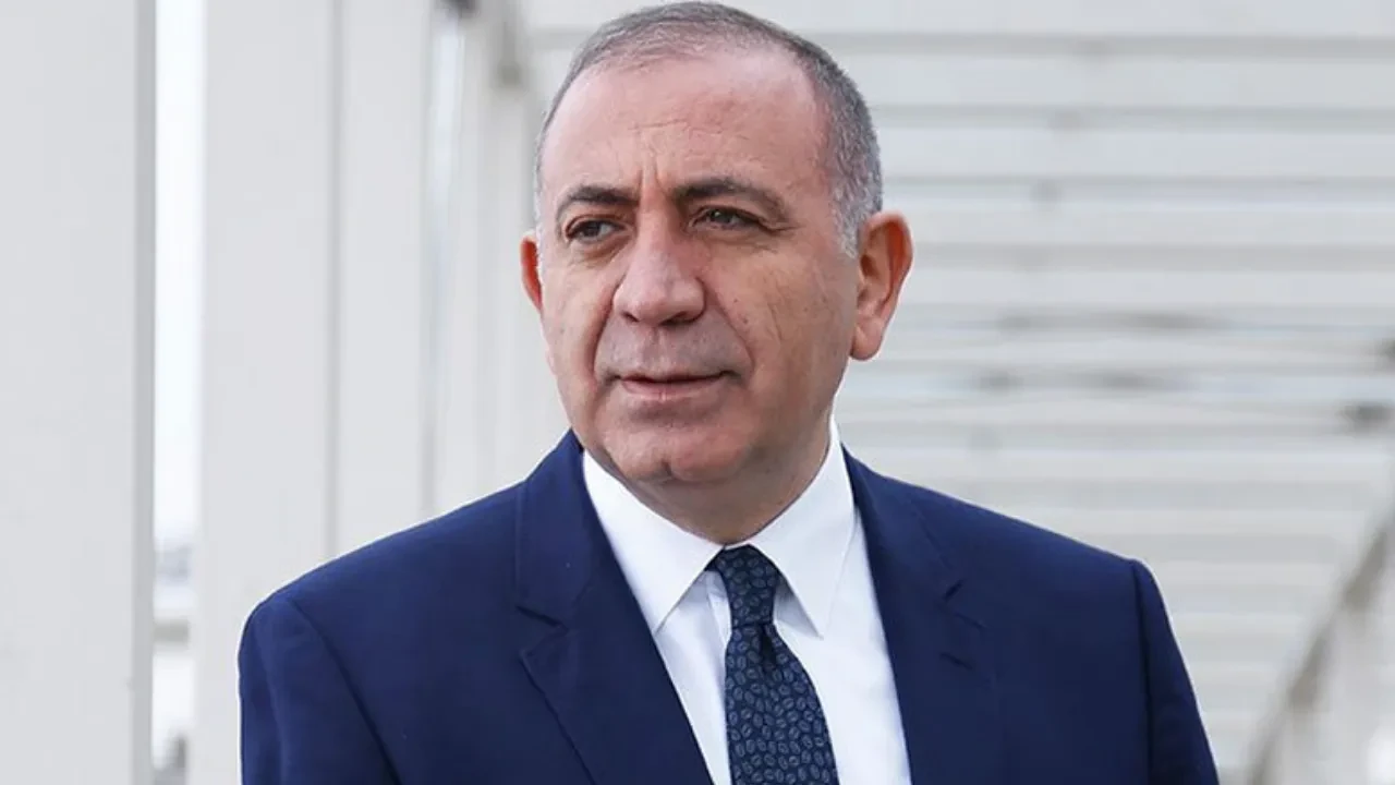 CHP İstanbul il binasında yaşanan olay tartışma yarattı! Gürsel Tekin'in odasına tuvaletlerini yaptılar