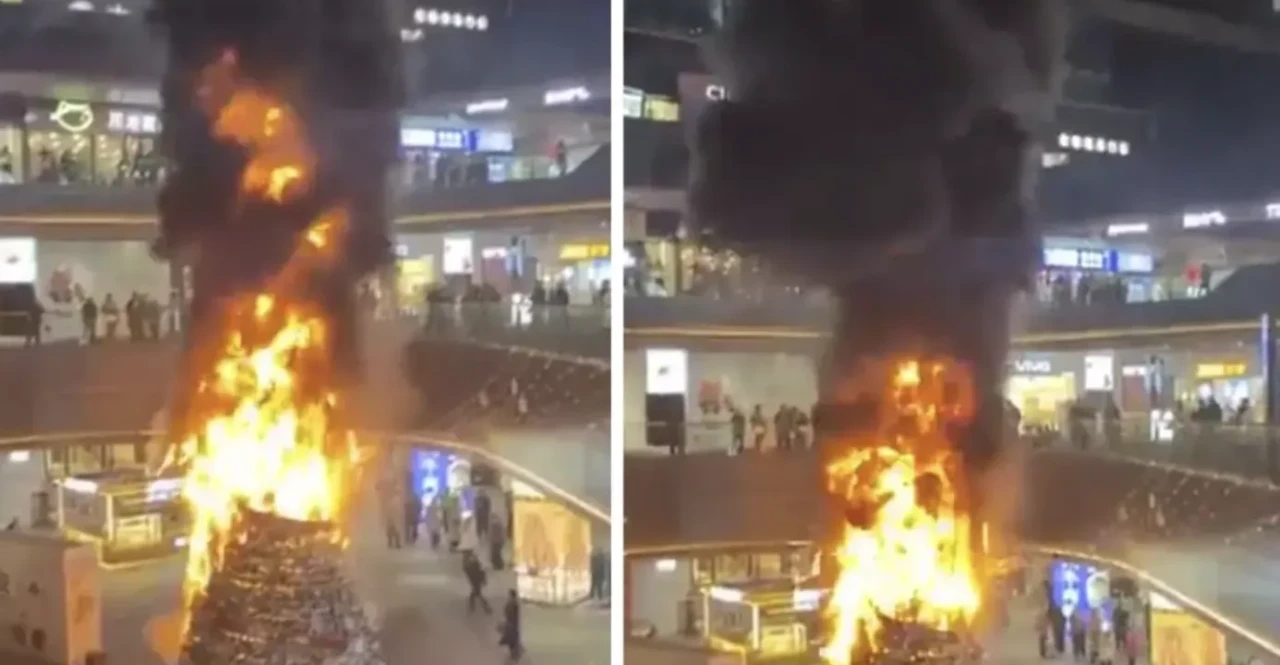 Çin’deki AVM’de dev noel ağacı alev aldı