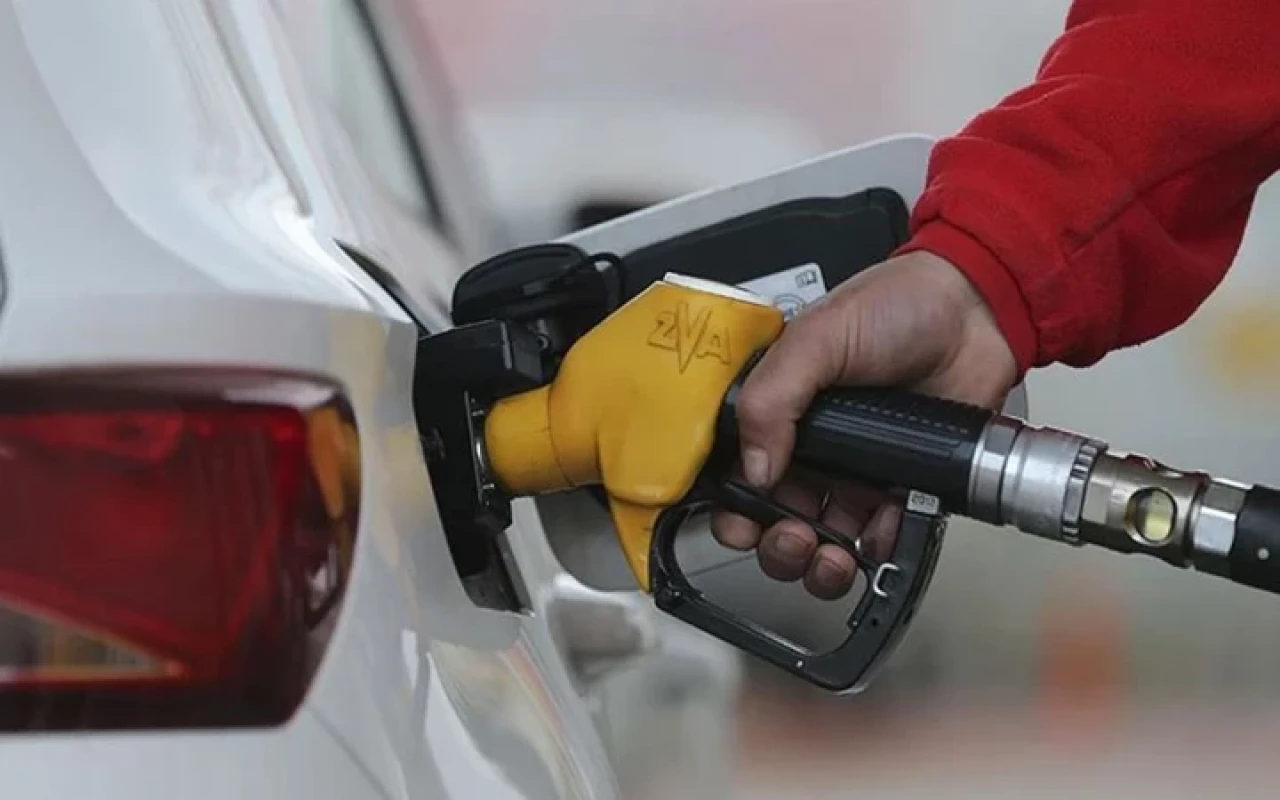 Milyonlarca sürücüye kötü haber! Benzine gece yarısı zammı geldi