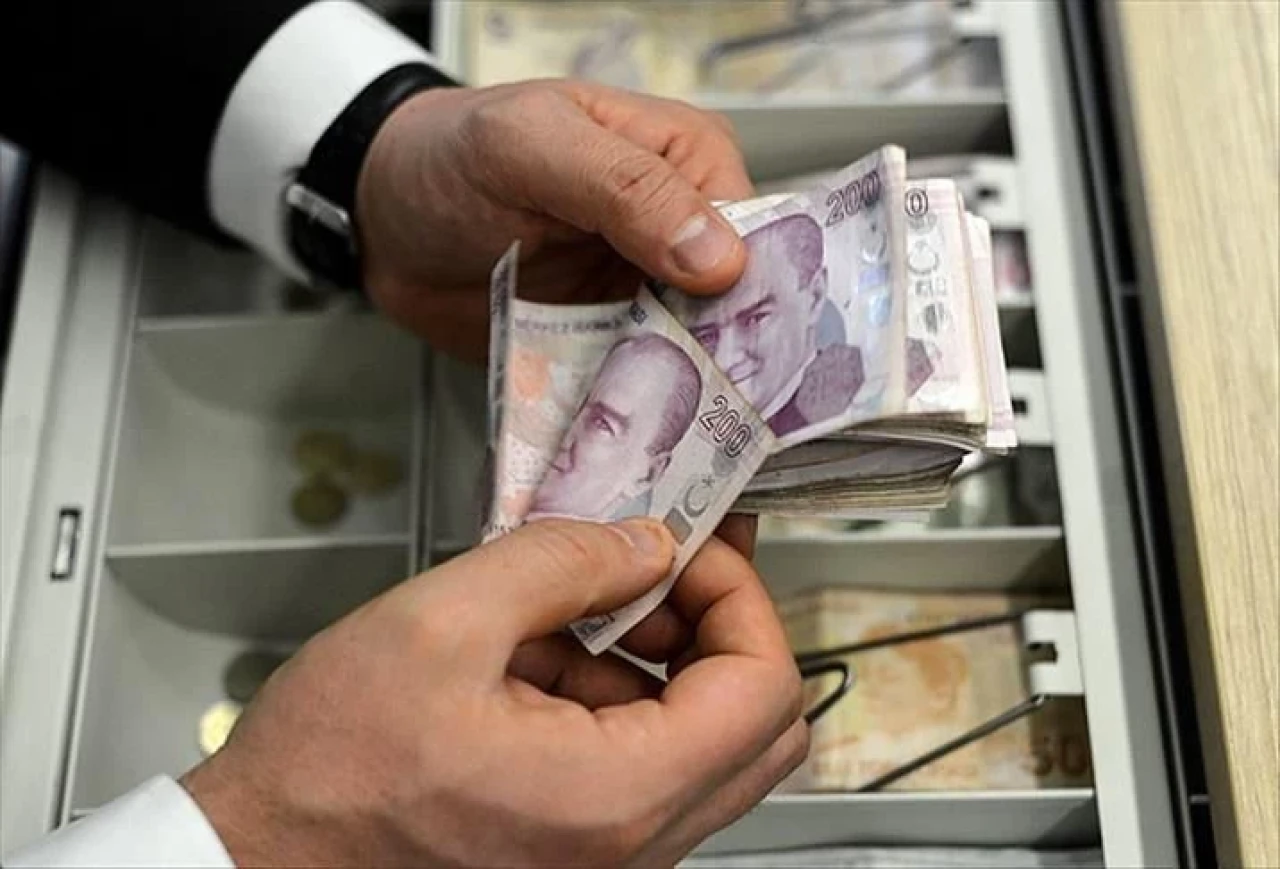 Emekliye yeni yıl zammı netleşiyor tahminler yükseldi