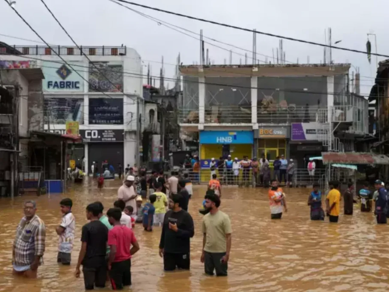 Sri Lanka'daki kasırgada 159 kişi hayatını kaybetti: Olağanüstü hal ilan edildi