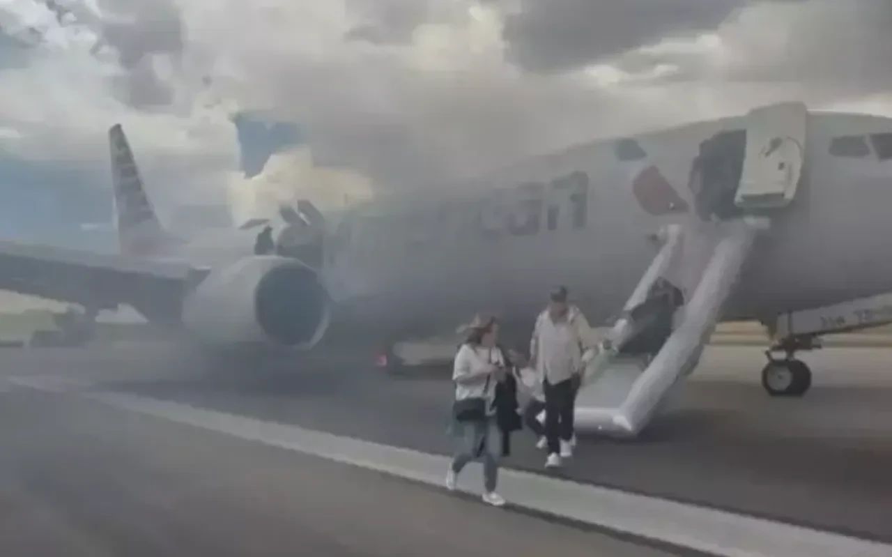 Uçakta koku nedeniyle acil iniş yapıldı: 5 kişi hastaneye kaldırıldı