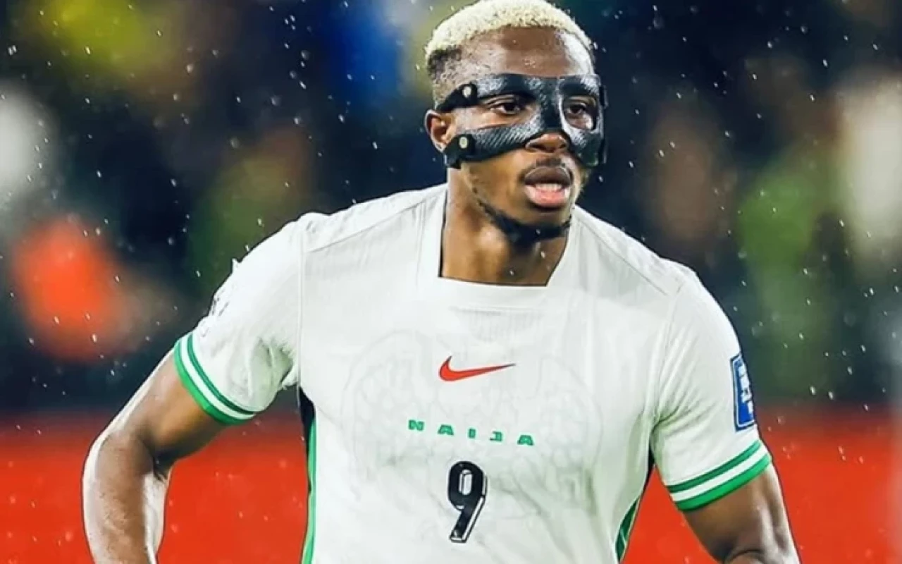 Osimhen gözyaşlarıyla oyundan çıktı: İlk resmi açıklama geldi