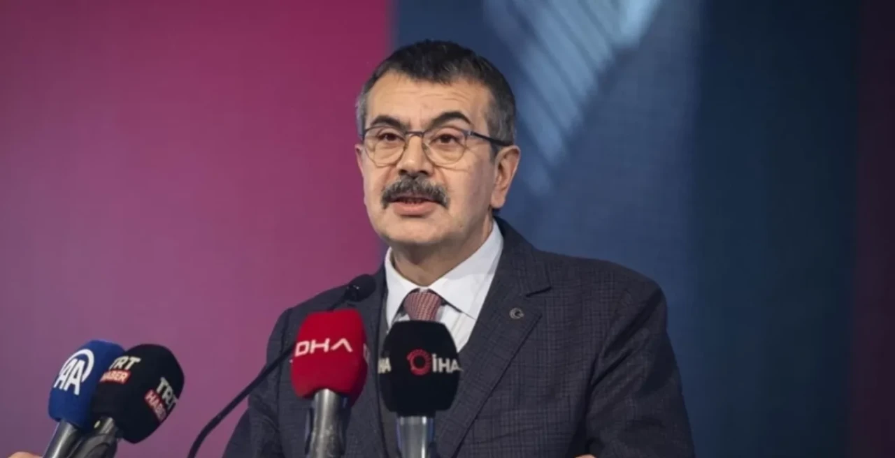 Okullarda ara tatil kaldırılacak mı? Bakan Tekin'den önemli açıklamalar
