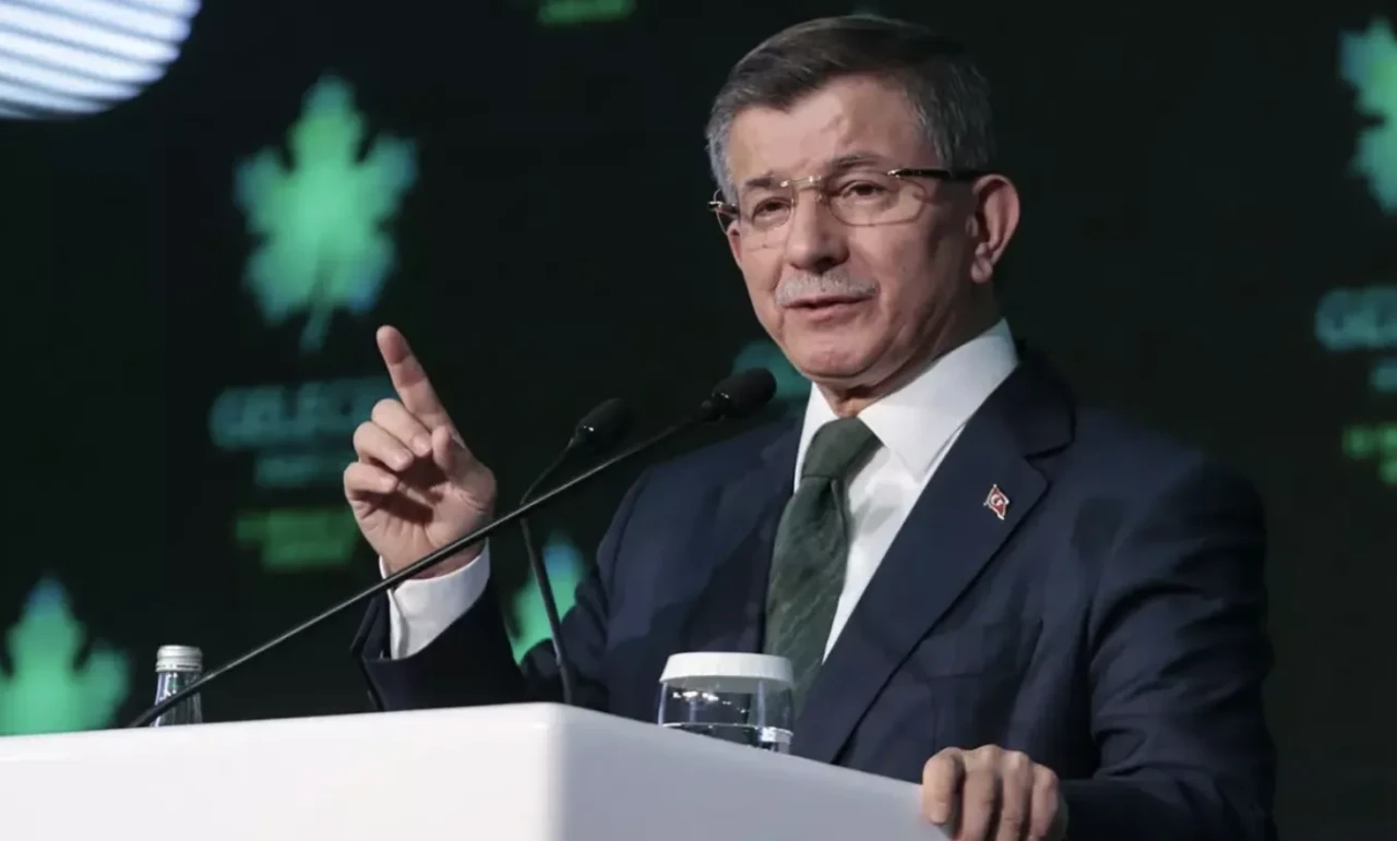 Ahmet Davutoğlu’ndan TESK’e ziyaret: “Esnaf, ekonominin omurgasıdır”