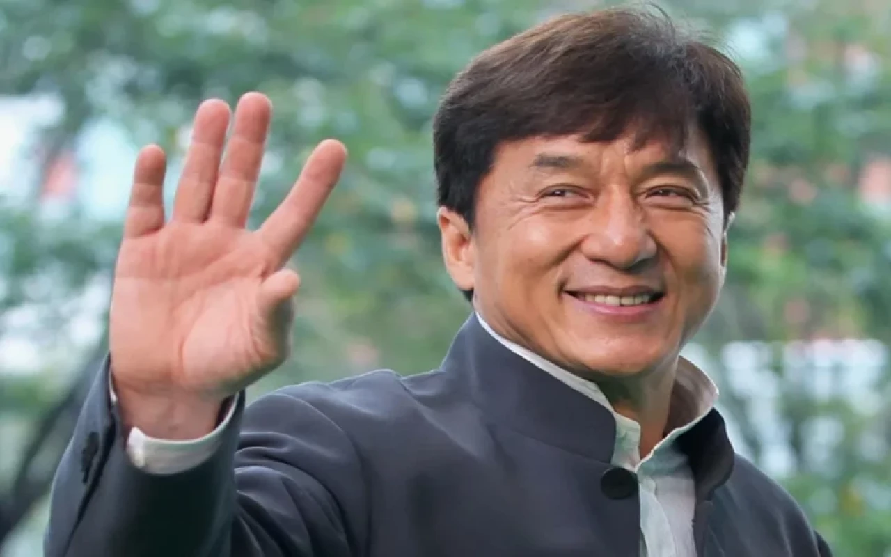 Jackie Chan hakkında "öldü" iddiası sosyal medyayı karıştırdı