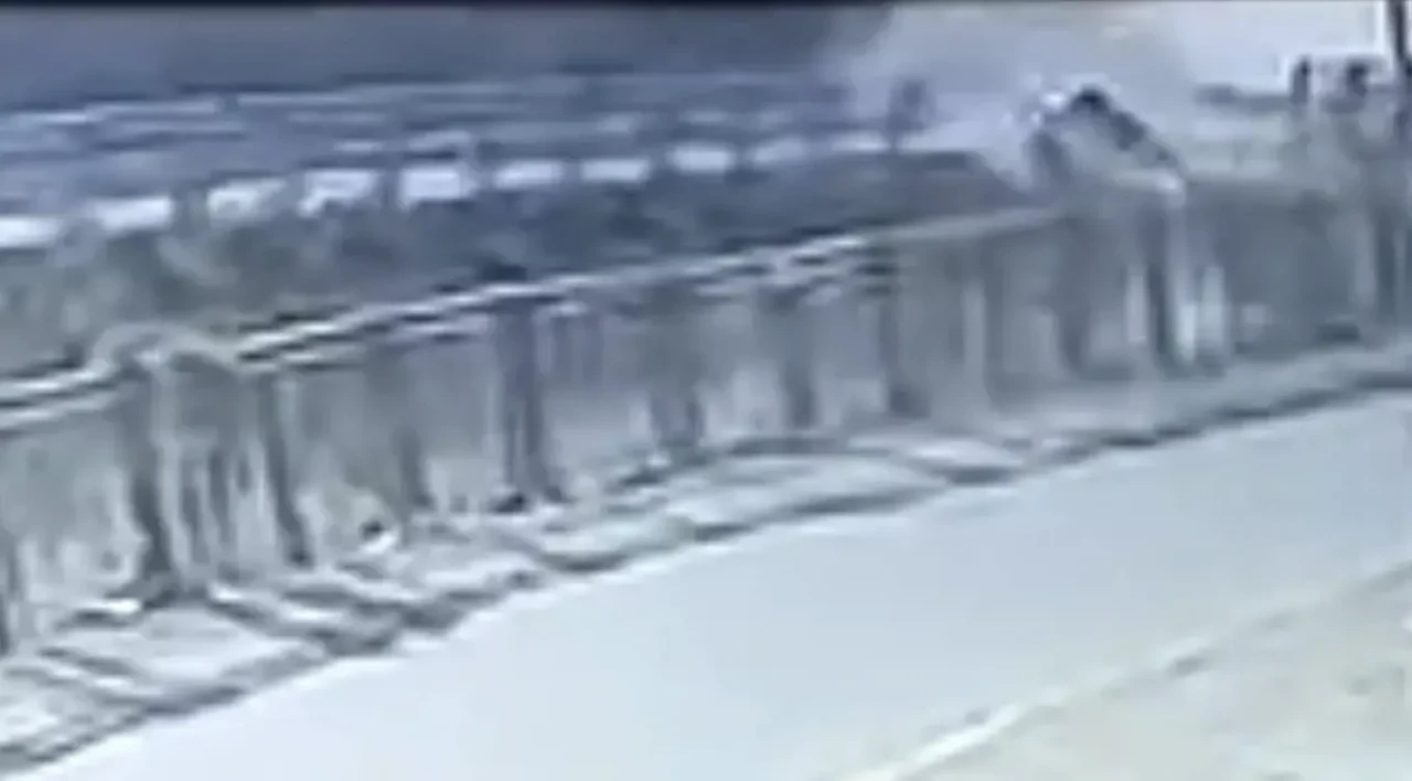 Adana'da hafif ticari araç sulama kanalına düştü