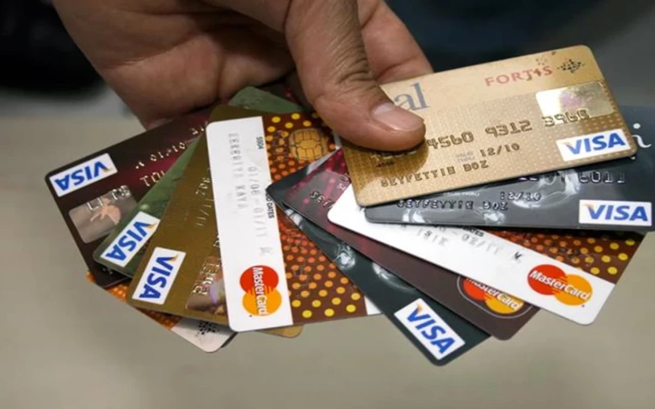 Kredi kartında yeni dönem: Nakit avans taksitleri uzuyor, limitler değişiyor