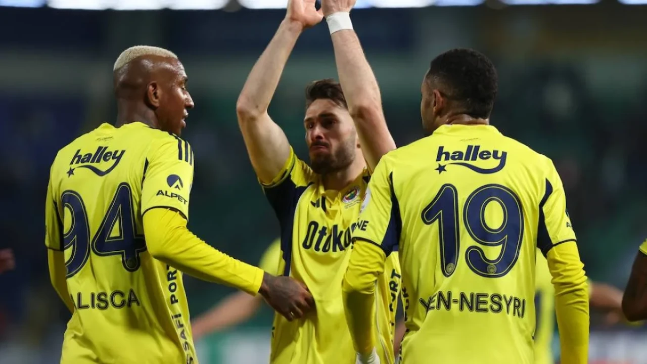 Fenerbahçe Ferencvaros maçının kadroları, muhtemel 11'ler netleşti! Eksik ve sakat oyuncuların listesi