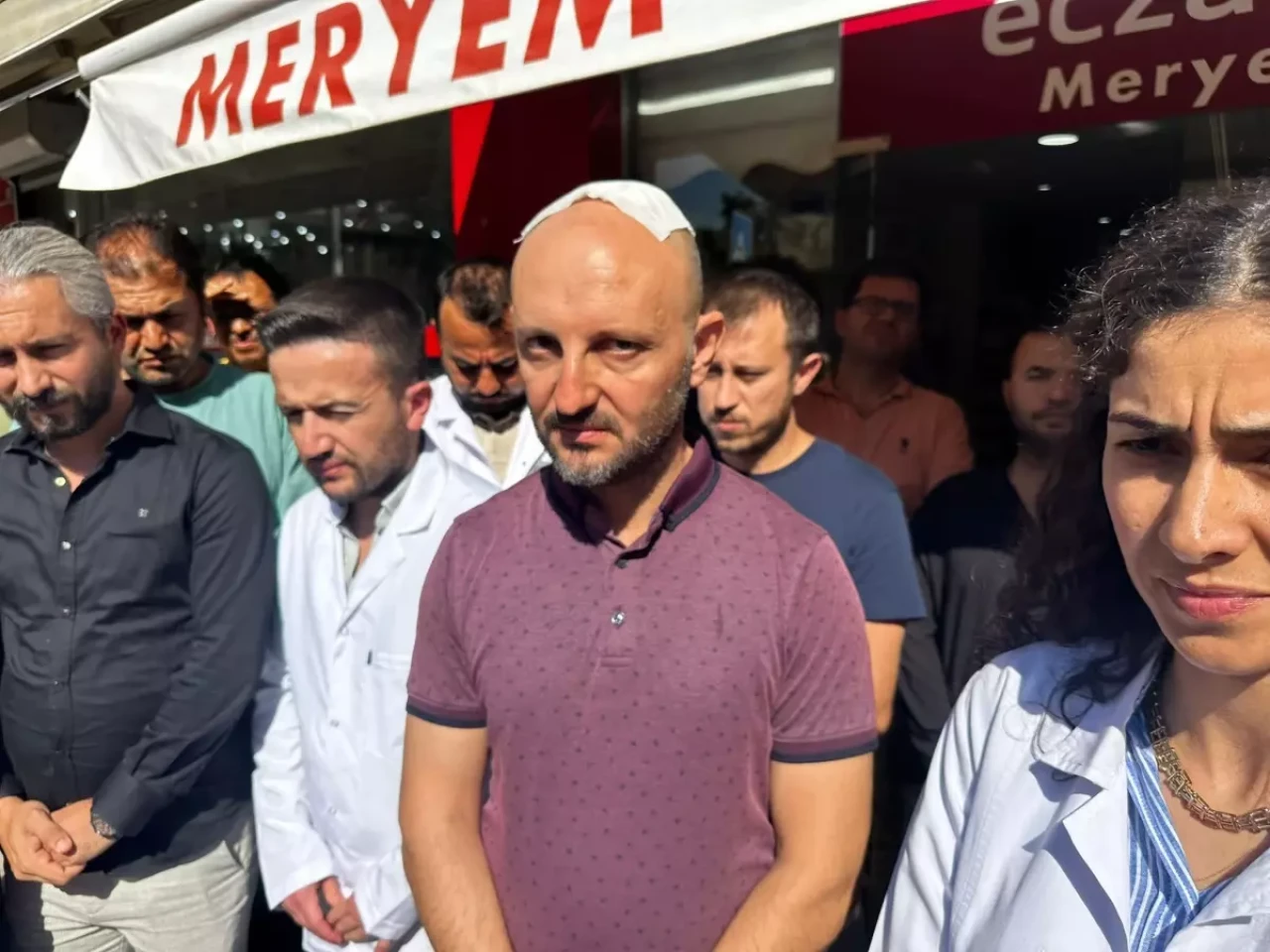 Mersin’de şok olay: Eczacı teknisyeni darbedildi, ardından işten çıkarıldı