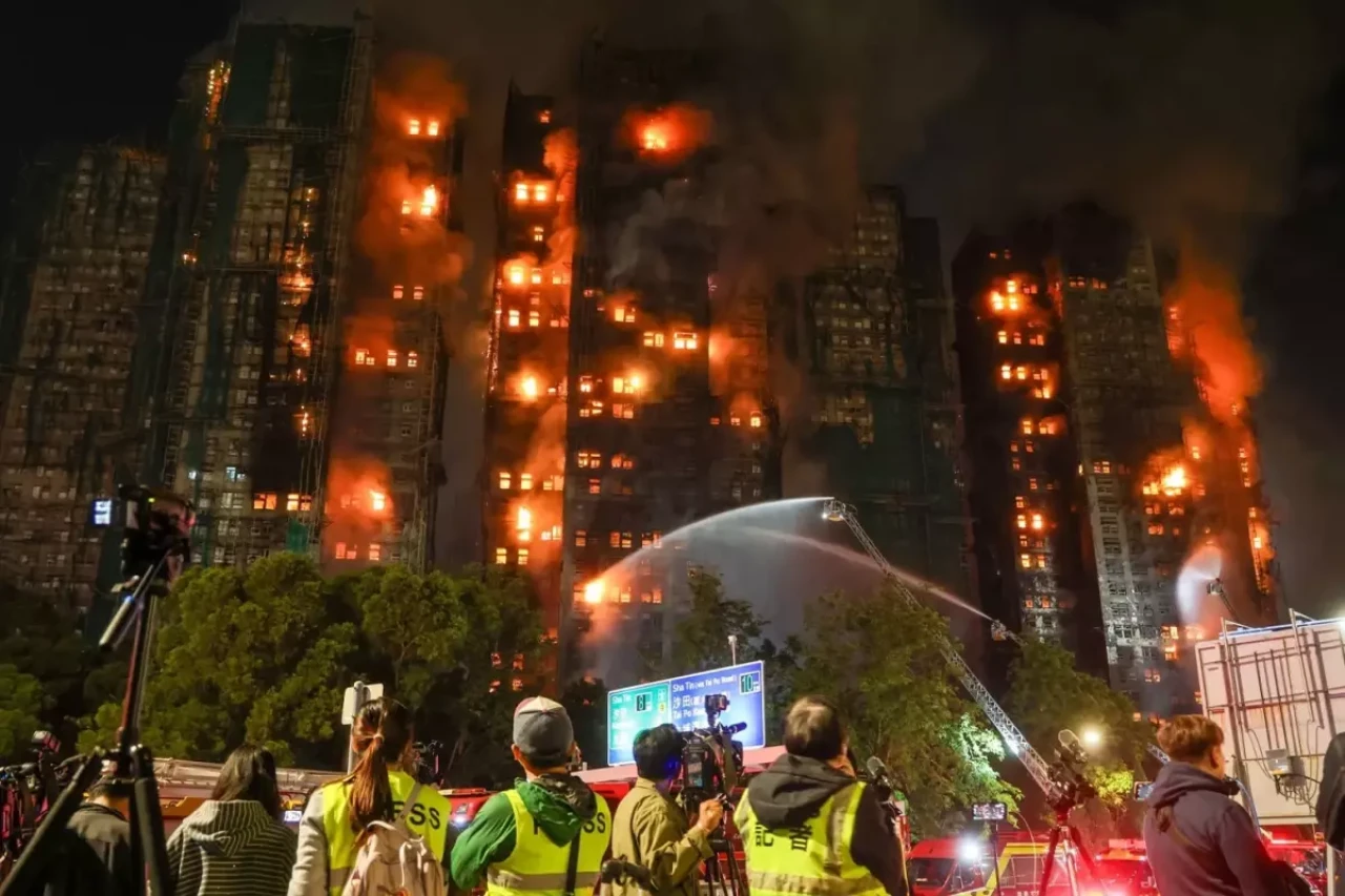 Hong Kong’da gökdelende yangın: 36 ölü, yüzlerce kişi kayıp
