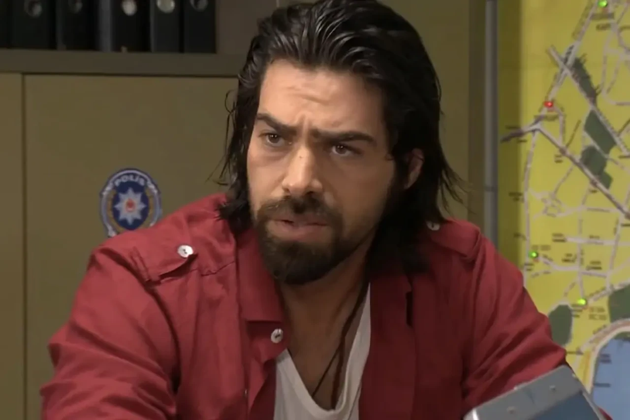 Uğur Pektaş yıllar sonra ekrana döndü! “Hiç yaşlanmamış” yorumları gündem oldu