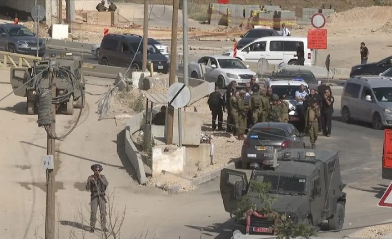 İsrail askerlerinden Batı Şeria'da gözaltı baskınları: 15 Filistinli tutuklandı