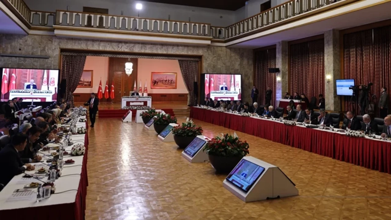 İmralı oylamasında partilerin tutumu belli oldu: Yeni Yol Grubu’ndan alternatif öneri