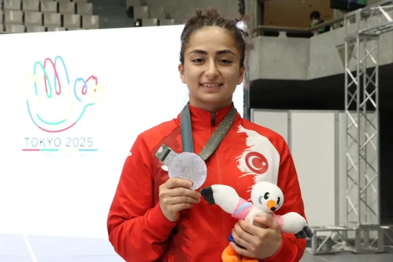 2025 Deaflympics'te Türkiye’ye ilk madalya: Buse Tıraş’tan bronz zafer