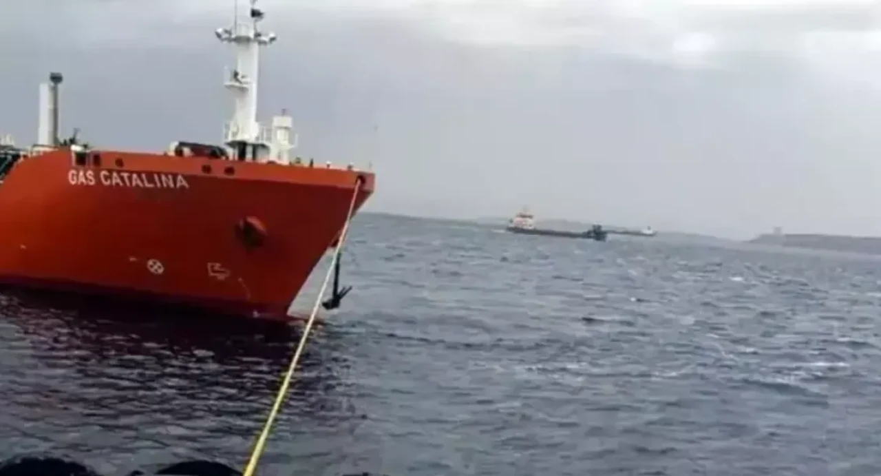 Çanakkale Boğazı'nda tanker arızası: Karanlık Liman'a çekildi