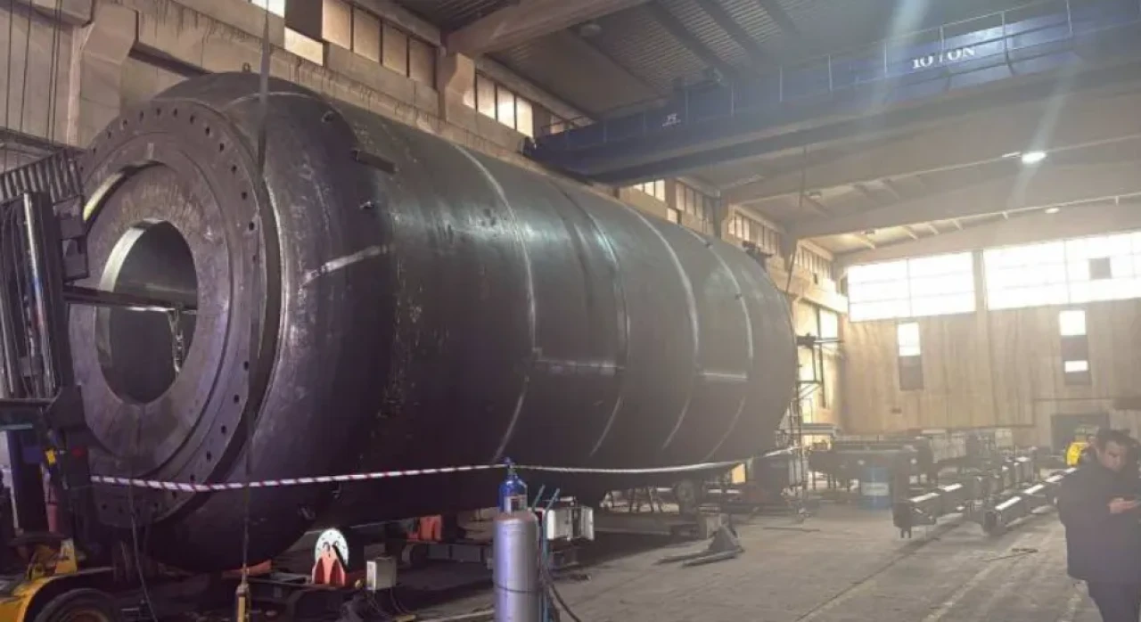 3 tonluk sac levhanın altında kaldılar: 2 işçi hayatını kaybetti