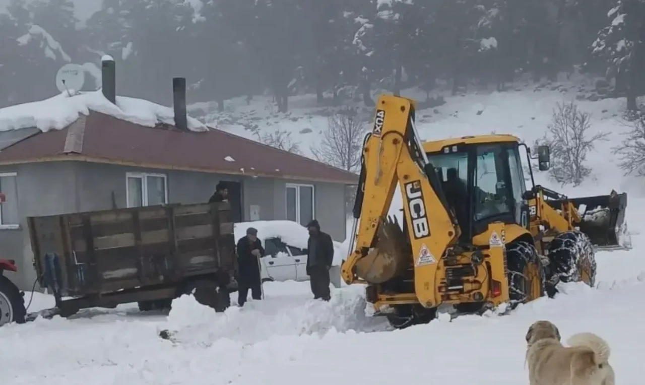 Ordu’da kar yağışı yayla yollarını kapattı, ekipler seferber oldu