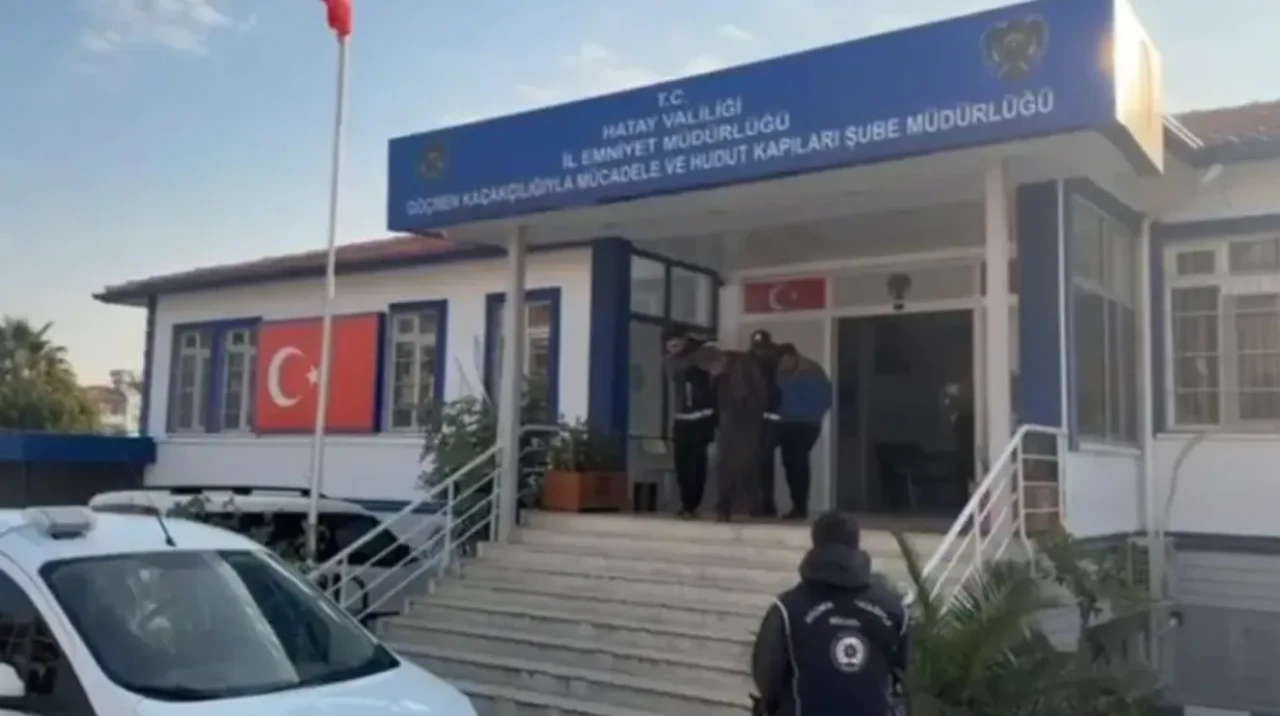 Hatay'da göçmen kaçakçılığı yapan 2 kişi tutuklandı