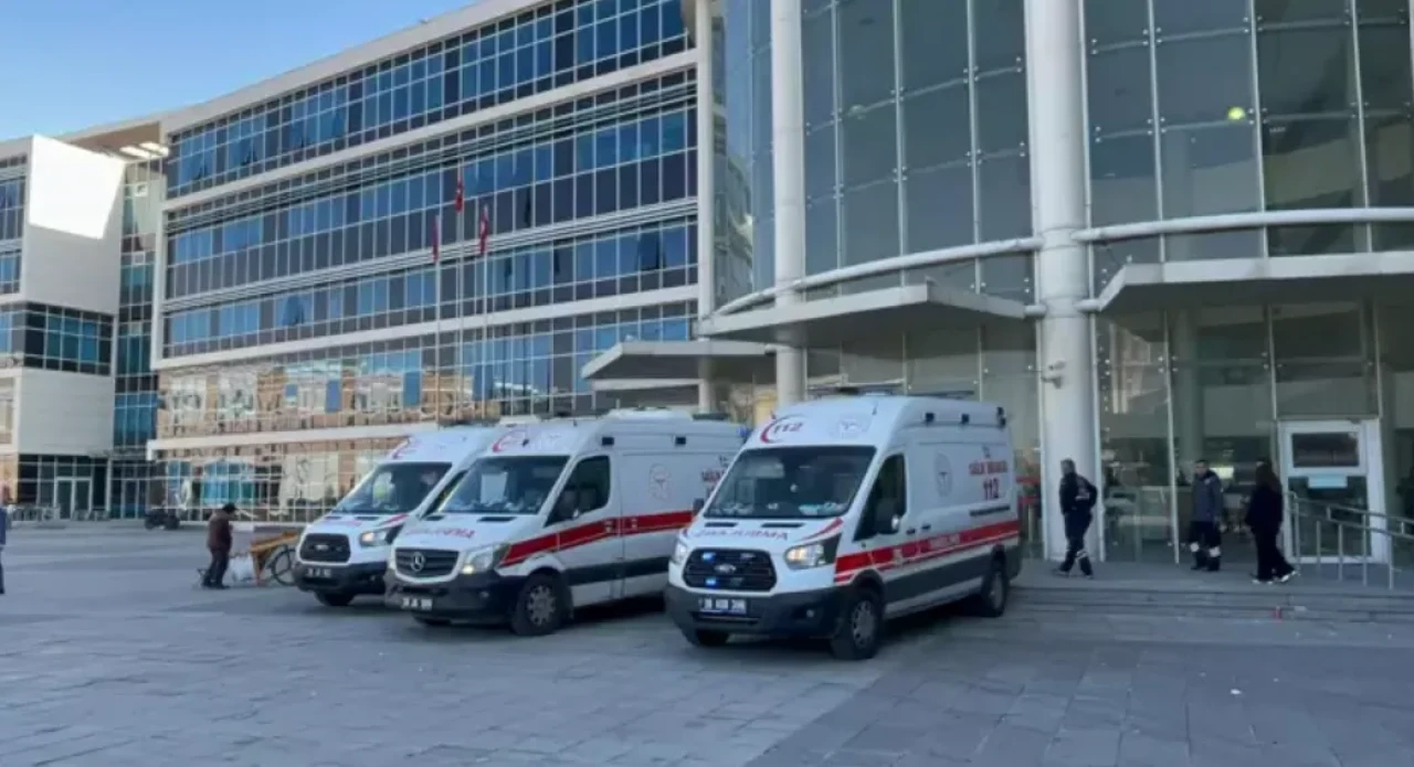 Adliye önünde kavga: Boşanma davasından sonra 5 kişi yaralandı