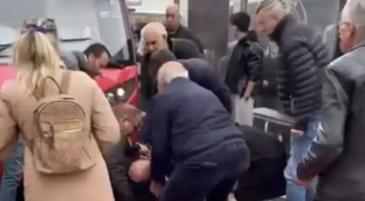 Bursa’da korkunç olay: Tramvay yaşlı adama çarptı