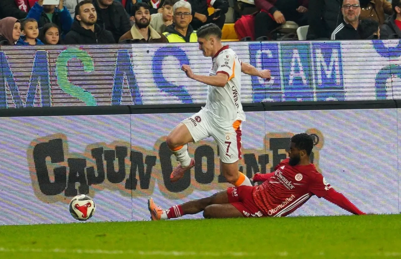 Galatasaray, Antalyaspor'u Deplasmanda 4-1 Mağlup Etti
