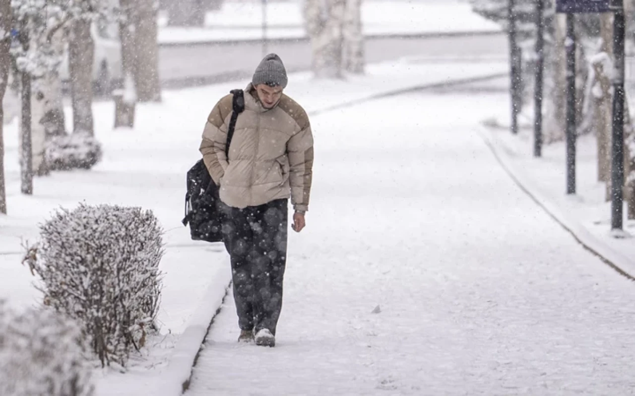 Lapa lapa kar yağacak 18 şehir beyaza bürünecek kar yağışı için uyarı geldi