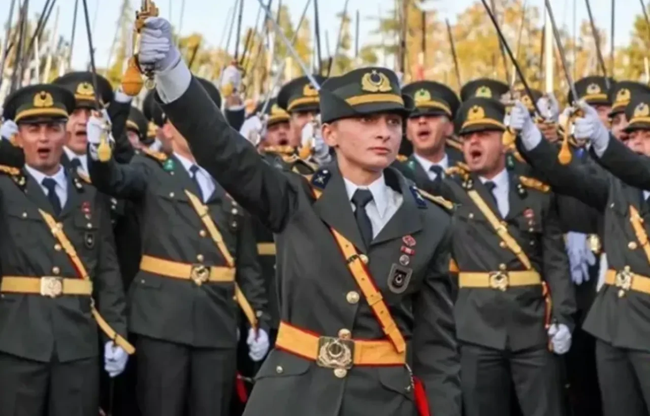 Kılıçlı yemin nedeniyle TSK'dan ihraç edilen komutan hakkında yeni karar