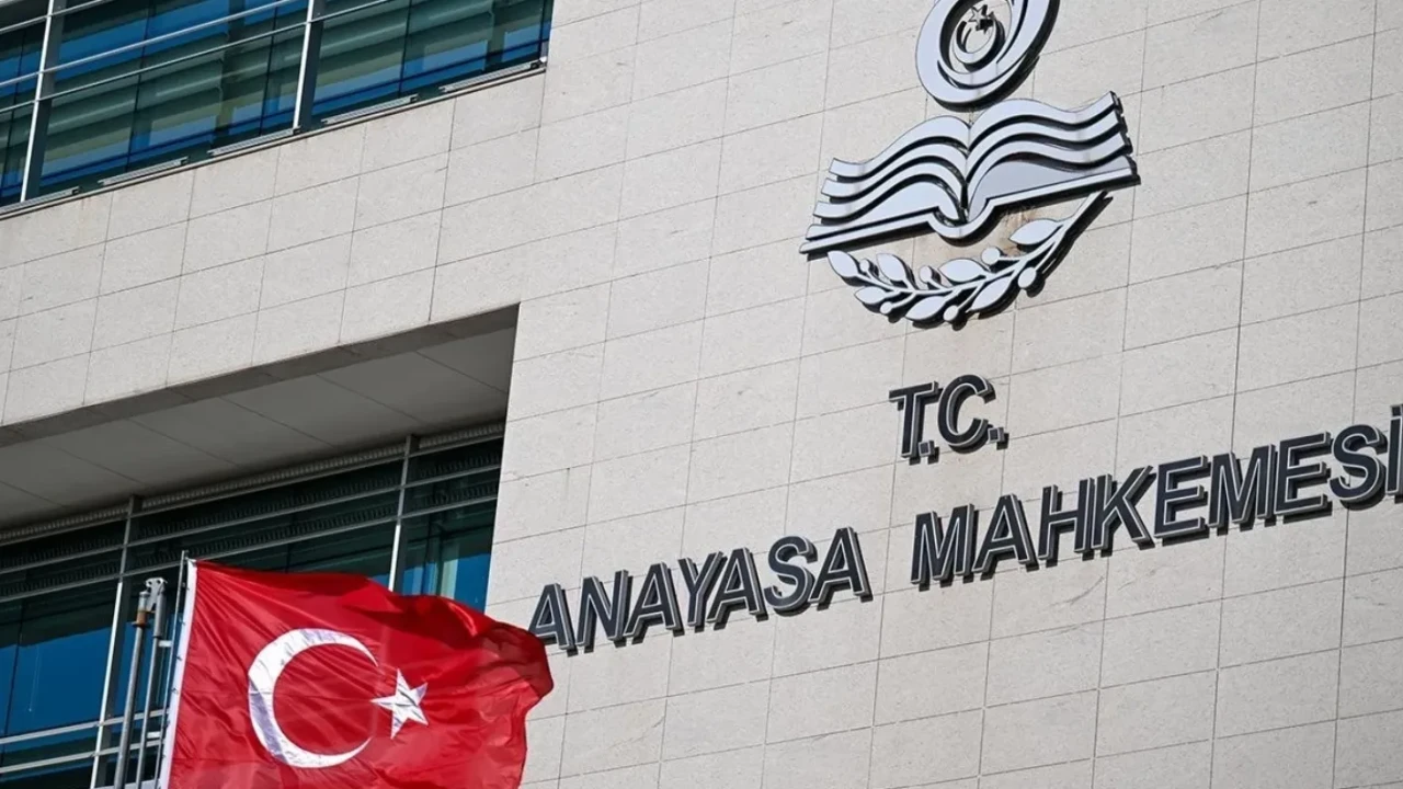 AYM'den 6 siyasi partiye mali denetim kararı! Bir parti hakkında suç duyurusunda bulunuldu