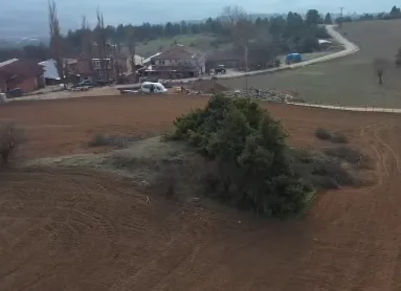 Dışarıdan bakınca basit bir çalılık içi ise adeta cennet! Adeta asırlara meydan okuyor