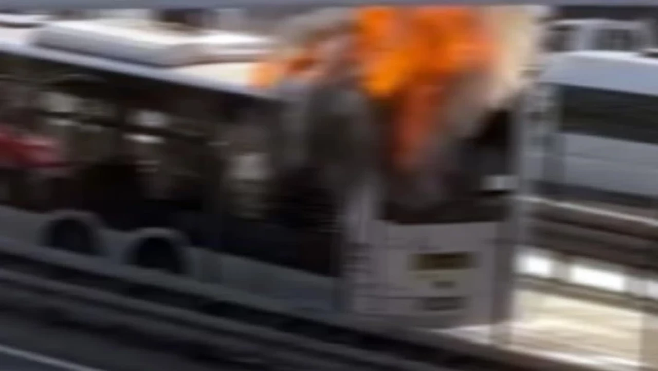 Bakırköy’de Metrobüste Yangın Paniği: Yolcular Tahliye Edildi, Seferler Aksadı