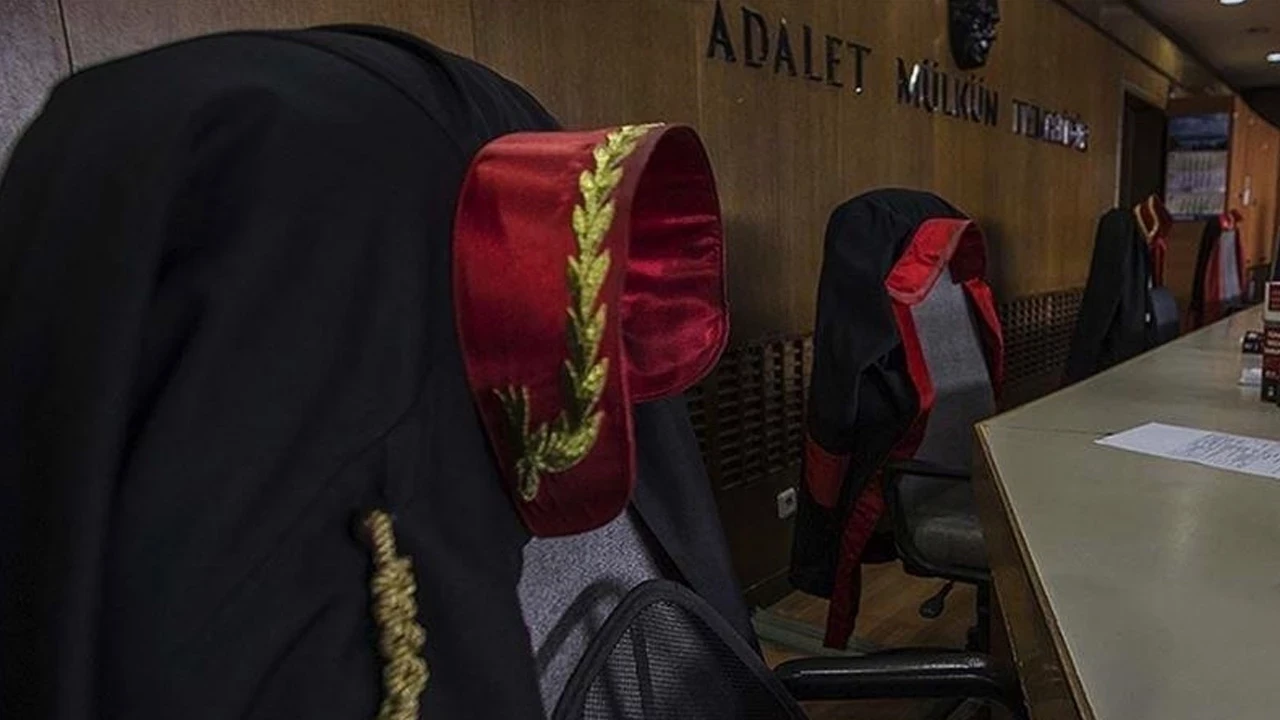 Hakkında uzaklaştırma kararı bulunuyordu: Emekli hakim, savcı kızını darbetti