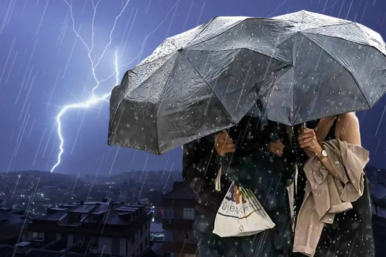 İstanbul'u Vuracak Karadeniz Siklonu: 17 Saatlik Etkisi Başlıyor!