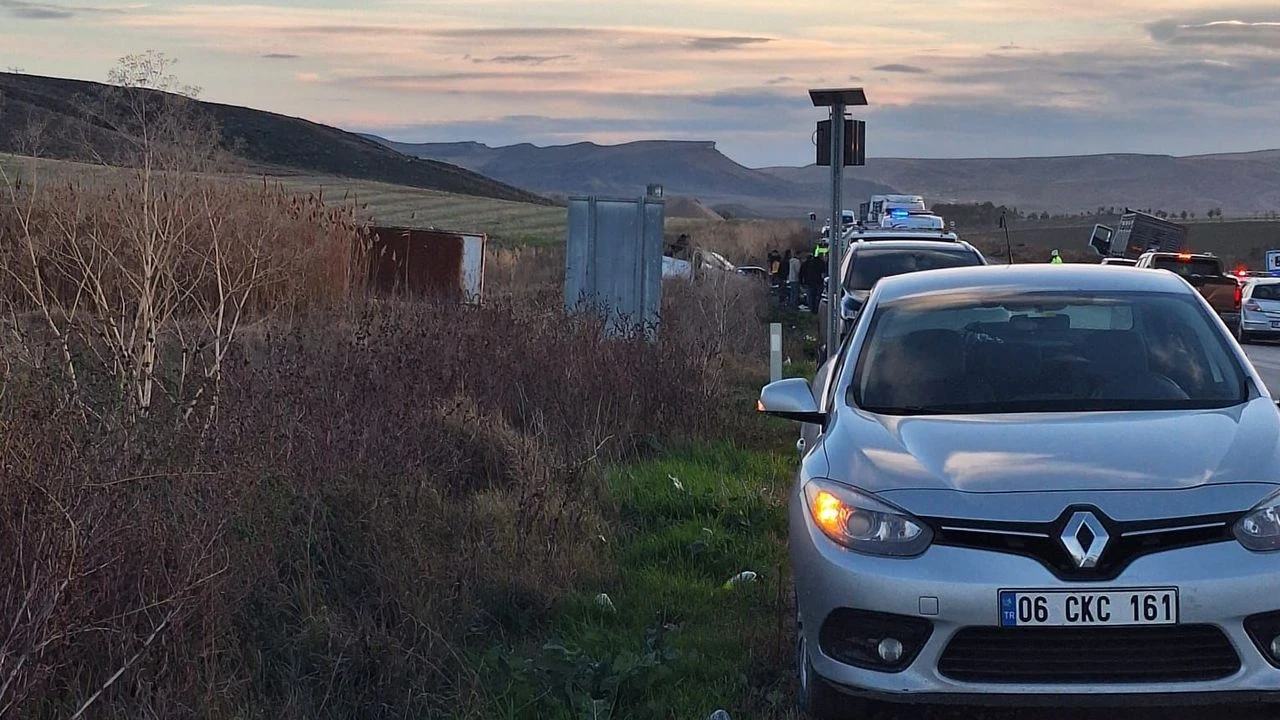 Ankara'da otomobille TIR çarpıştı: Estetik doktoru öldü, 5 kişi yaralandı