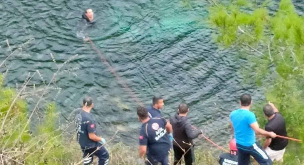 Eşini ve çocuğunu öldürüp kaza süsü vermişti: Cezaevinde kendini astı