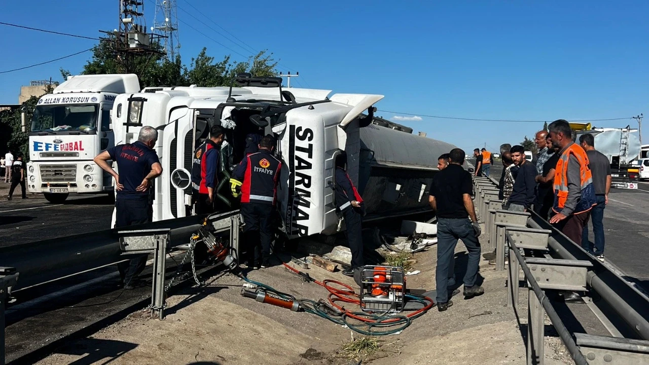 Mardin'de feci kaza! Tanker devrildi: 1 ölü 1 yaralı